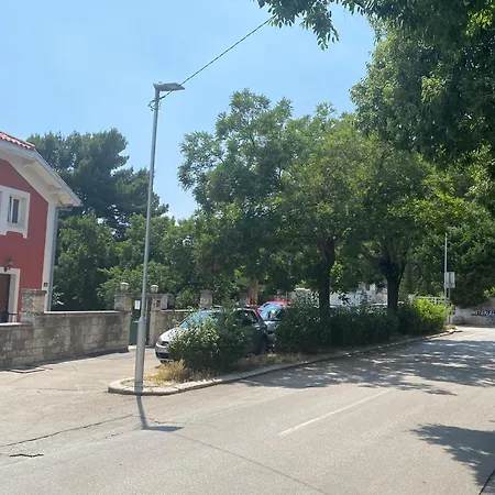 Lägenhet And *