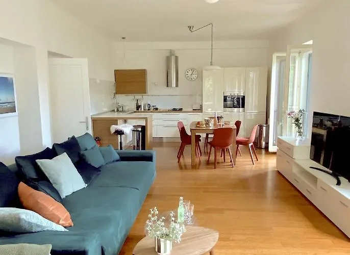 Apartman And Split