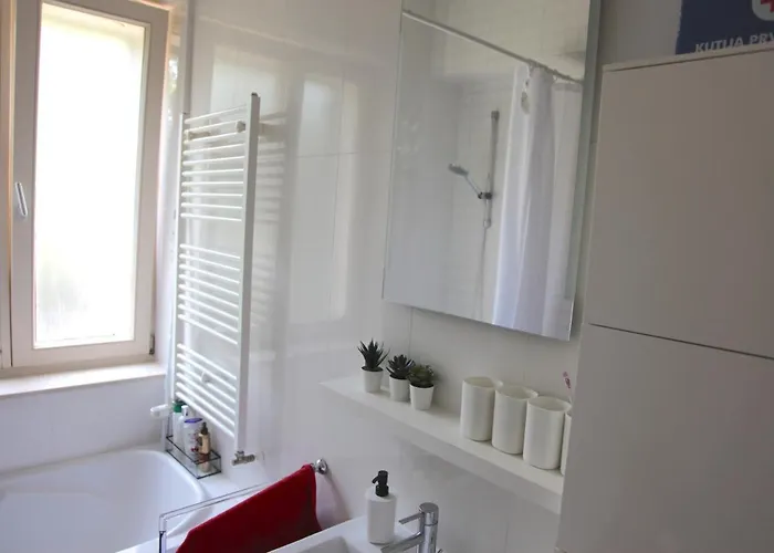 Apartman And Split